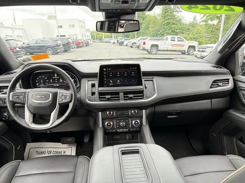 Used 2024 GMC Yukon SLT w/ SLT Luxury Package AWD/4WD image 19