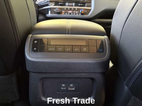Used 2023 Nissan Pathfinder SL AWD/4WD image 11