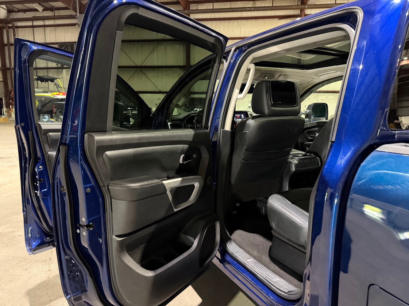Used 2020 Nissan Titan SL w/ Moonroof Package AWD/4WD image 16