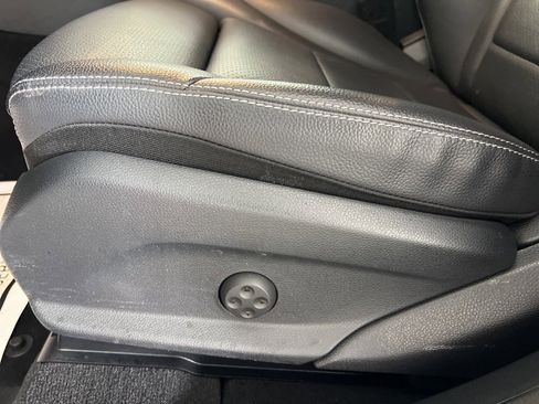 Used 2022 Mercedes-Benz GLC 300 4MATIC image 3