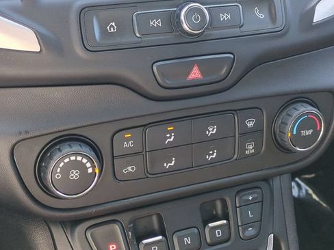 Used 2018 GMC Terrain SLE FWD image 19