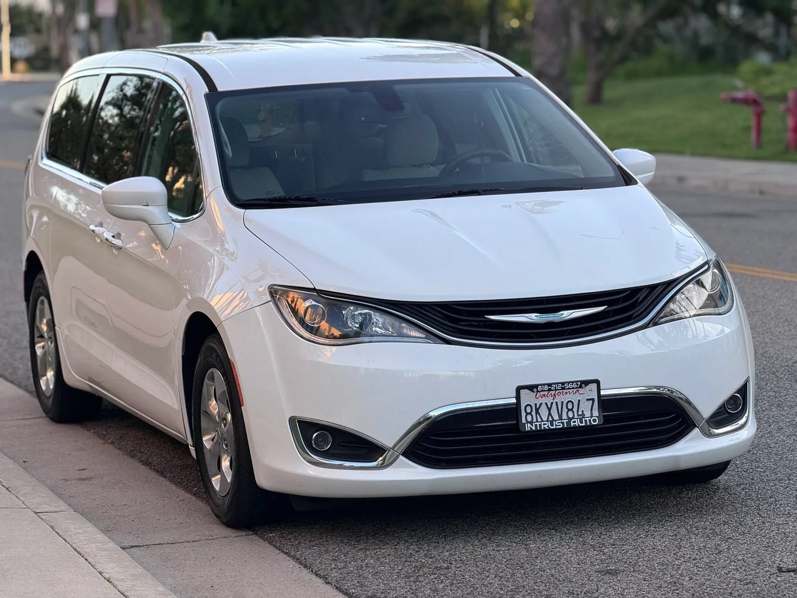 Used 2019 Chrysler Pacifica Touring Plus FWD image 3