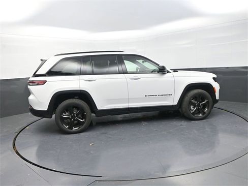 New 2025 Jeep Grand Cherokee Limited image 8