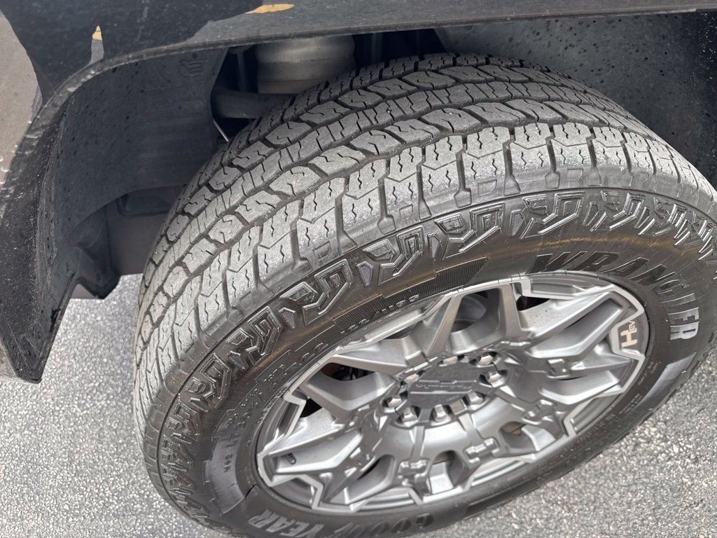 Used 2024 GMC Hummer EV 3X AWD/4WD image 11
