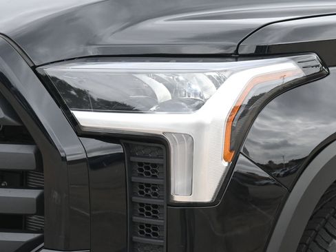 Used 2022 Toyota Tundra SR5 AWD/4WD image 24