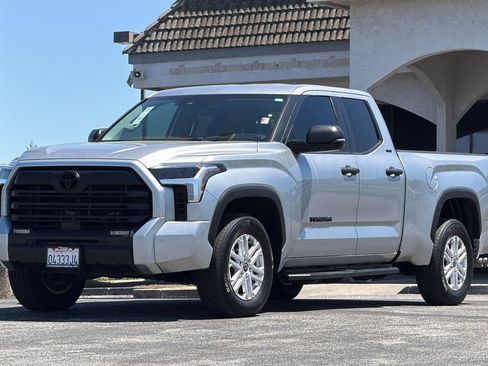 Used 2022 Toyota Tundra SR5 w/ SR5 Convenience Package AWD/4WD image 10