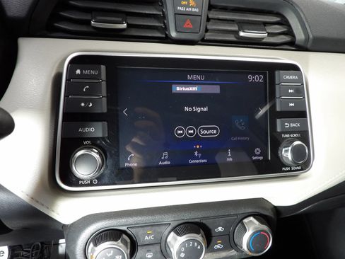 Used 2021 Nissan Versa SV FWD image 14
