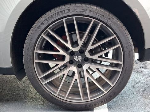 Certified 2024 Porsche Macan S AWD/4WD image 14