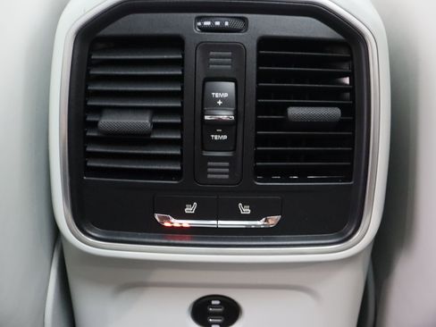 Used 2024 Porsche Macan GTS image 32