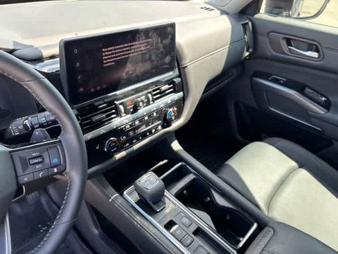 Used 2026 Nissan Pathfinder SL w/ SL Premium Package FWD image 19