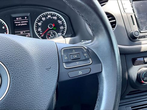 Used 2017 Volkswagen Tiguan Limited FWD image 24