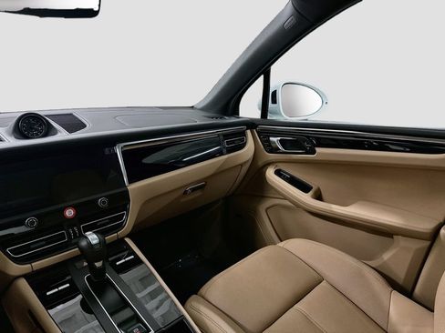 Used 2026 Porsche Macan AWD/4WD image 24