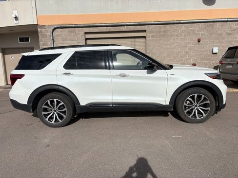 Used 2023 Ford Explorer ST-Line w/ Class IV Trailer Tow Package image 8