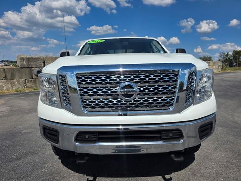 Used 2018 Nissan Titan SV w/ SV Convenience Package AWD/4WD image 2