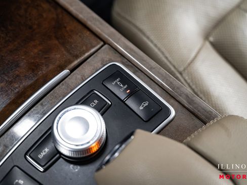 Used 2011 Mercedes-Benz E 550 4MATIC Sedan image 26