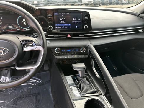 Used 2021 Hyundai Elantra SEL w/ Convenience + Premium Package FWD image 26