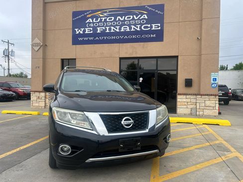Used 2015 Nissan Pathfinder SV FWD image 1