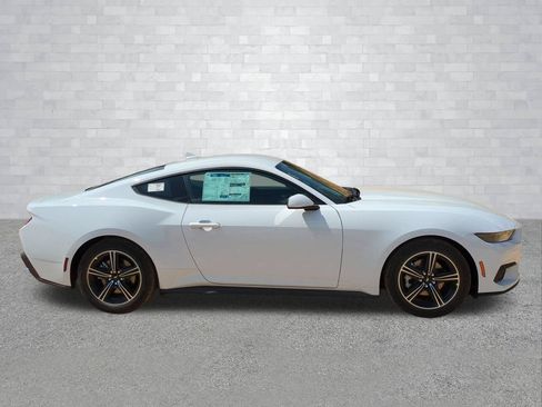 Used 2025 Ford Mustang Coupe RWD image 3