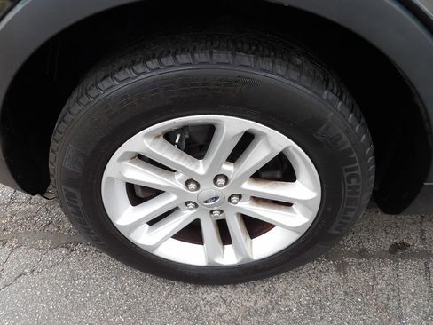 Used 2016 Ford Explorer XLT w/ Equipment Group 202A FWD image 5