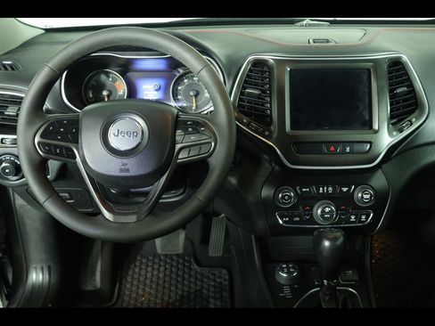 Used 2022 Jeep Cherokee Trailhawk image 14