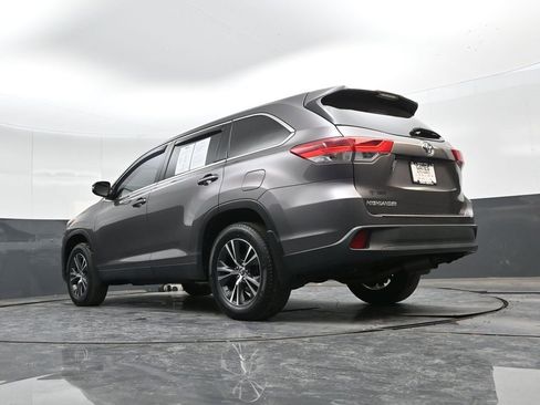 Used 2019 Toyota Highlander LE image 37