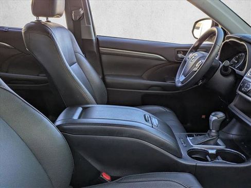 Used 2019 Toyota Highlander Limited image 24