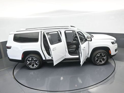 Used 2023 Jeep Wagoneer L Series III w/ Preferred Equipment Group image 75