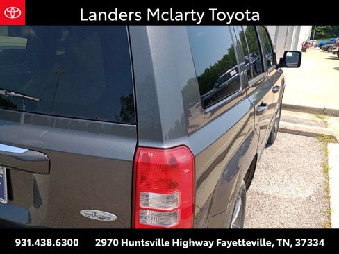 Used 2017 Jeep Patriot High Altitude AWD/4WD image 5