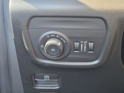New 2025 Jeep Grand Cherokee Limited w/ Black Appearance Package RWD image 15