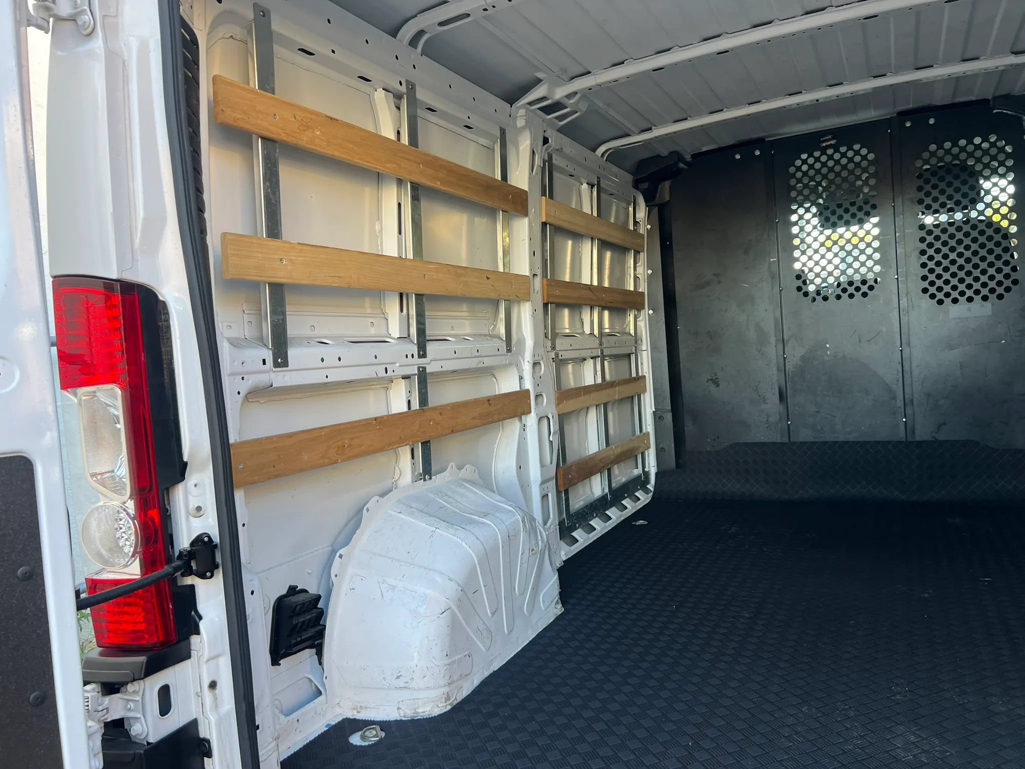 Used 2025 RAM ProMaster 2500 w/ U-Haul Equipment Group FWD image 11