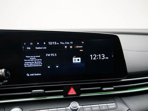 Used 2025 Hyundai Elantra SEL image 28