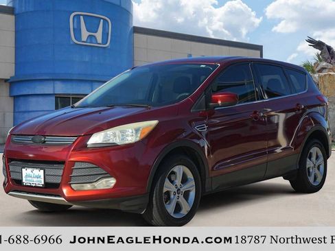Used 2015 Ford Escape SE image 1
