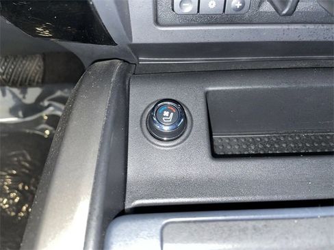 Certified 2021 Nissan Titan Platinum Reserve image 30