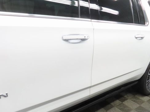 Used 2025 Chevrolet Suburban High Country image 40