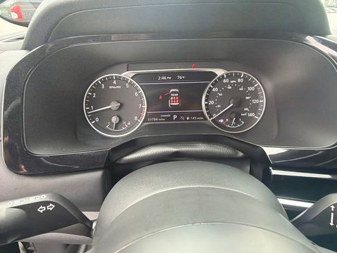 Used 2025 Nissan Pathfinder SV FWD image 34