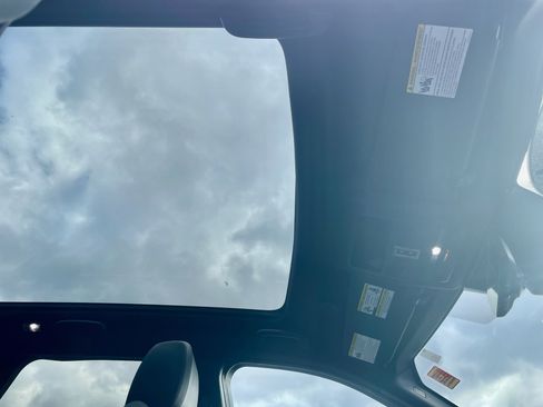 Certified 2024 Land Rover Discovery Sport Dynamic SE image 17