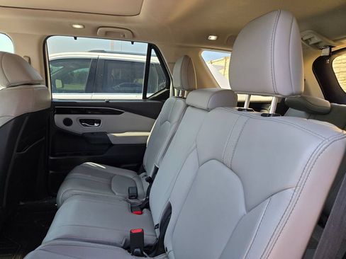Used 2024 Honda Pilot Touring image 9