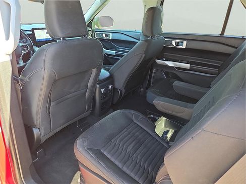Used 2021 Ford Explorer XLT image 10