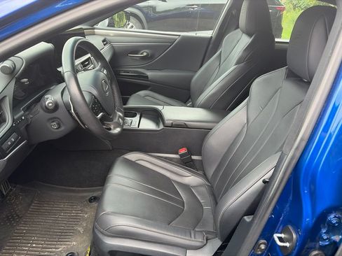 Used 2023 Lexus ES 350 F Sport w/ Accessory Package (Z1) FWD image 4
