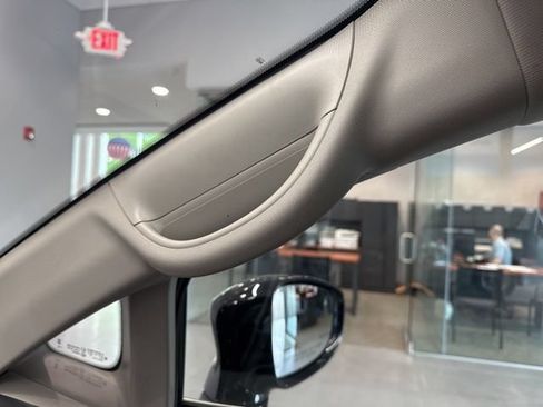 Used 2024 Chrysler Pacifica Touring-L FWD image 33