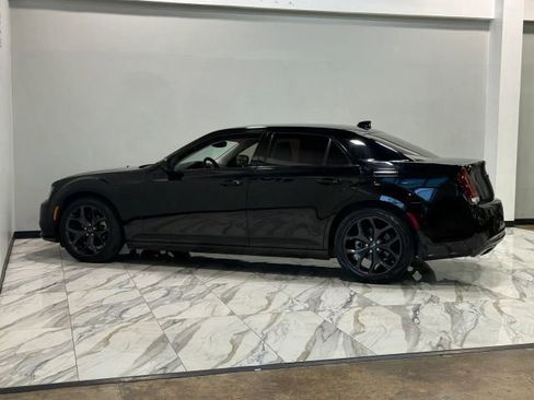 Used 2023 Chrysler 300 Touring w/ Sport Appearance Package RWD image 9