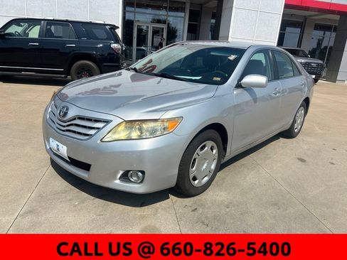 Used 2010 Toyota Camry LE FWD image 2