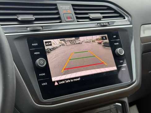 Used 2022 Volkswagen Tiguan SE image 43