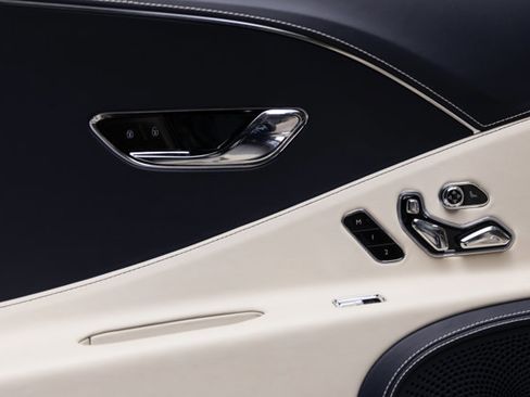 Used 2021 Bentley Flying Spur W12 image 50