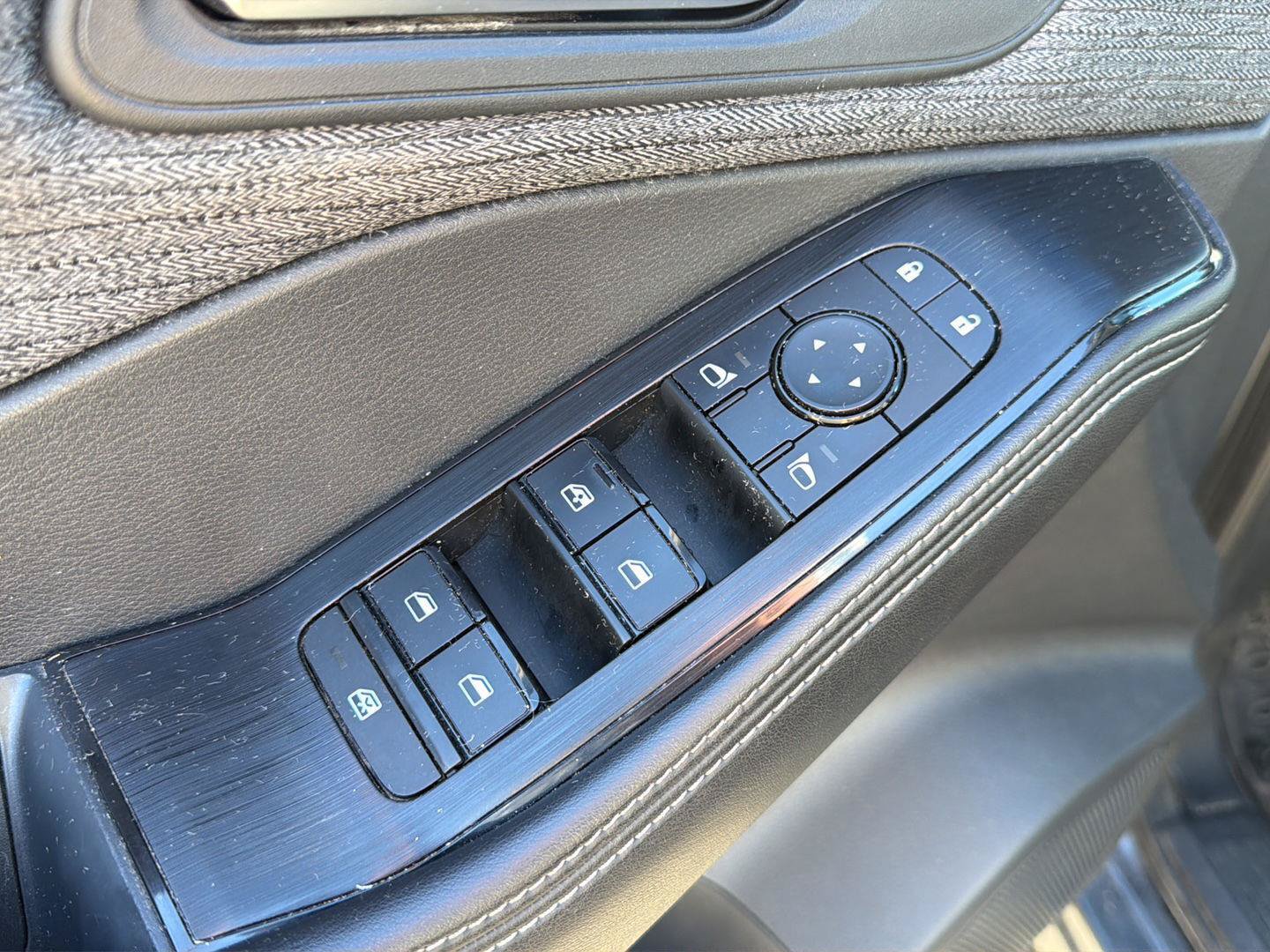 Used 2021 Nissan Rogue SV AWD/4WD image 17