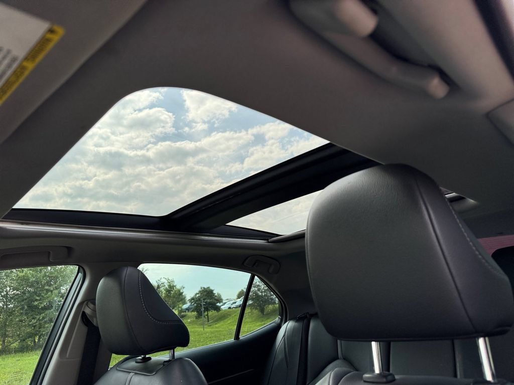 Certified 2018 Toyota Camry XSE FWD image 30