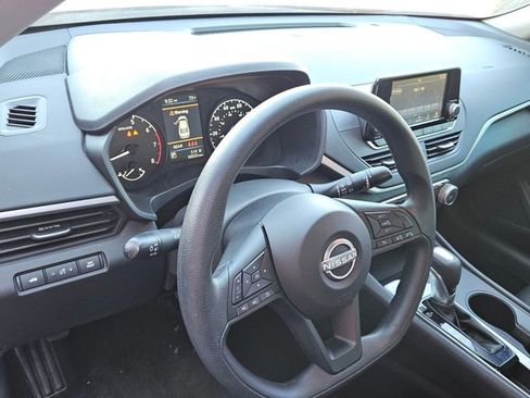 Used 2024 Nissan Altima 2.5 S image 9