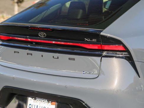 Certified 2023 Toyota Prius XLE image 9