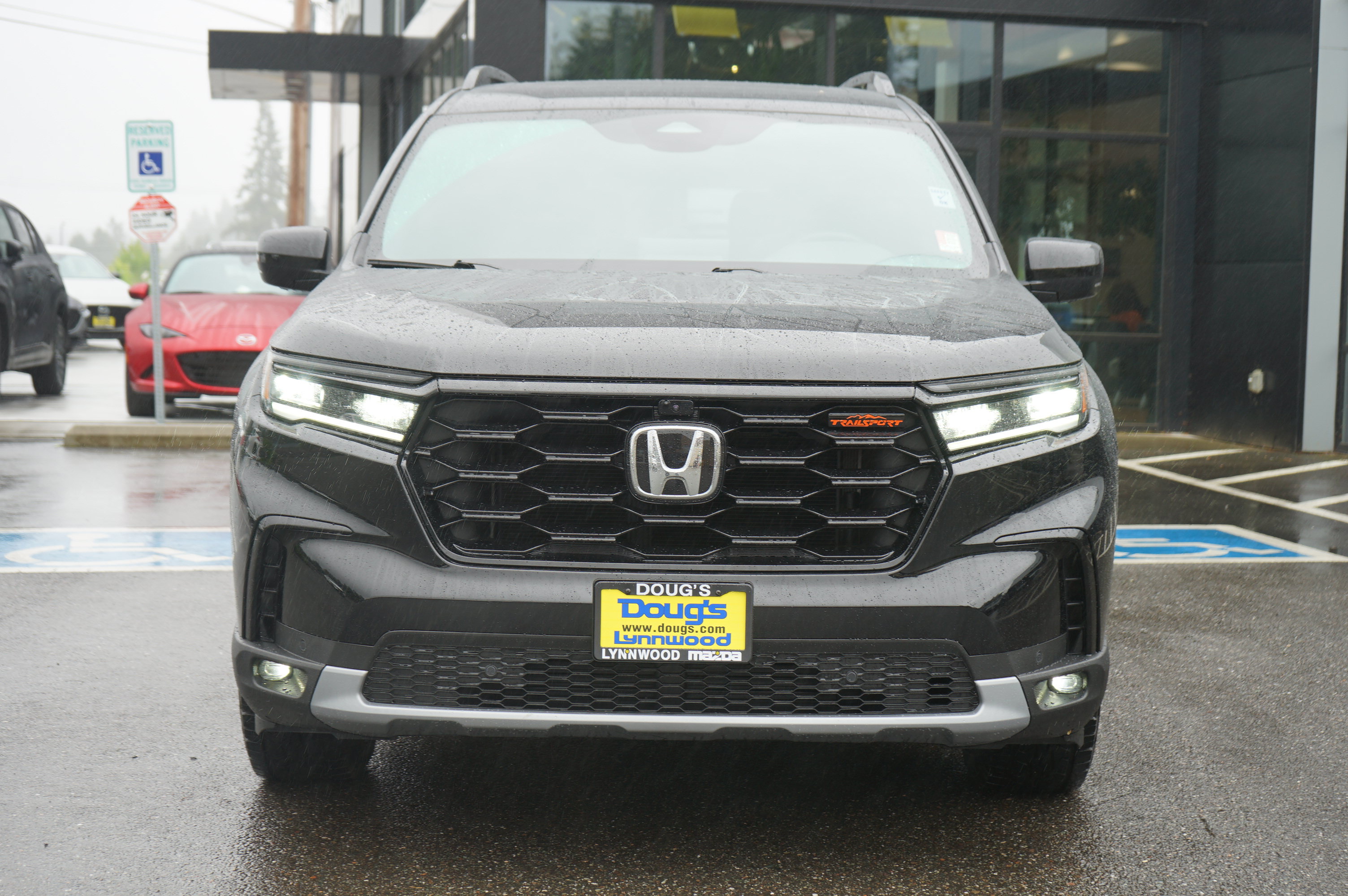 Used 2025 Honda Pilot TrailSport image 8