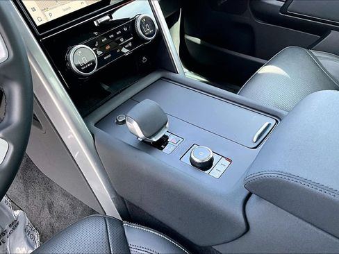 Certified 2025 Land Rover Discovery S AWD/4WD image 16